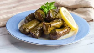 طريقة عمل محشي ورق العنب على أصوله (خطوة بخطوة)