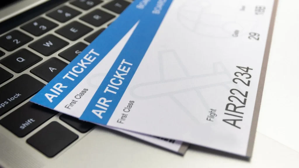 كيف تحجز تذكرة طيران رخيصة